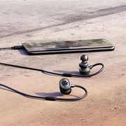 SteelSeries’den Yeni Çift Mikrofonlu Kulak İçi Kulaklık